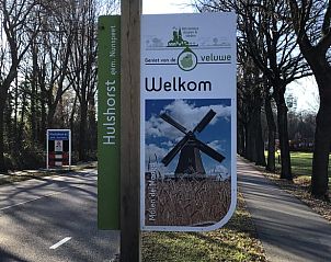 Welkomsbord bij ingang van Hulshorst, nabij Vakantiehuis, Veluwe.