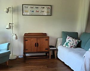 Comfortabele woonkamer in vakantiehuis in Hulshorst met vintage meubels, Veluwe, Gelderland.