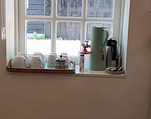 Keukenhoek met raam in vakantiehuis in Hulshorst, Veluwe, Gelderland.