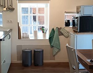 Eethoek in vakantiehuis in Hulshorst met veel natuurlijk licht, Veluwe, Gelderland.