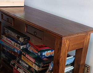 Spelletjeskast in vakantiehuis in Hulshorst, ideaal voor gezellige avonden, Veluwe, Gelderland.