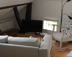 Zithoek op zolder van vakantiehuis in Hulshorst met televisie, Veluwe, Gelderland.