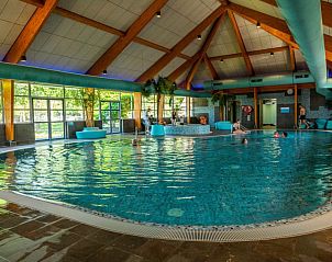 Binnenzwembad nabij Vakantiehuis Cube La Mer in Hulshorst, Veluwe, voor recreatie en plezier.