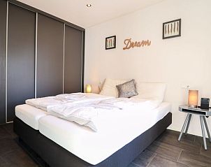 Comfortabele slaapkamer in Vakantiehuis L-Cube4, Hulshorst, Veluwe voor een goede nachtrust.