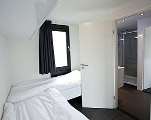 Tweede slaapkamer met eenpersoonsbedden in Vakantiehuis Cube Exclusif Waterfront 4, Hulshorst, Veluwe.