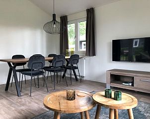 Eetruimte in Vakantiehuis Superieur 6, Hulshorst, Veluwe, met moderne inrichting.