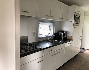 Moderne keuken in Vakantiehuis Superieur 6, Hulshorst, Veluwe, volledig uitgerust.