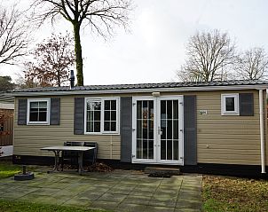 Chalet in Otterlo met eigen tuin in de Veluwe, perfect voor buitenactiviteiten.