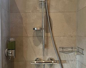 Modernes Duschbad im Ferienhaus in Otterlo, Veluwe, mit luxuriser Ausstattung.