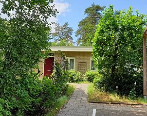 Ingang van Vakantiehuis in Otterlo, gelegen in het bosrijke gebied van de Veluwe, Gelderland.