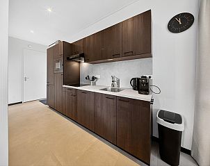 Moderne Kche im Einfamilienhaus in Otterlo, ein Ferienhaus in der Region Veluwe, ideal fr einen komfortablen Aufenthalt in Gelderland.