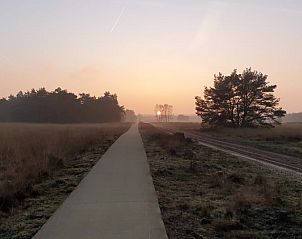 Zonsopgang over de Veluwe bij Vakantiehuisje in Otterlo, Gelderland.