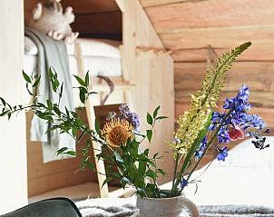 Verse bloemen in Huisje in Oosterwolde, bed and breakfast in Oosterwolde, Veluwe.