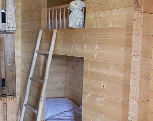 Knusse slaapruimte met stapelbed in Vakantiehuisje in Oosterwolde Gelderland, ideaal voor kinderen.