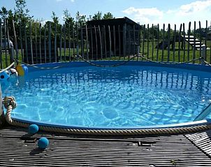 Zwembad bij Huisje in Oosterwolde Gelderland, perfect voor zomerse ontspanning op de Veluwe.