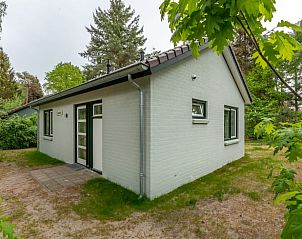 Zijaanzicht van Vakantiehuis in Epe, een charmante vakantiewoning op de Veluwe, Gelderland.
