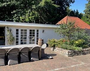 Geniet van de ruime tuin bij Vakantiehuisje in Epe op de Veluwe, Gelderland.