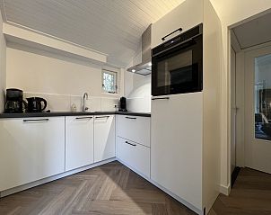 Moderne badkamer van vakantiehuis DG747 in Epe, Veluwe.