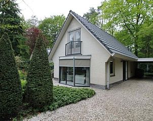 Cottage in Epe, a charming cottage in the Veluwe region of Gelderland, surrounded by lush nature and peaceful surroundings.