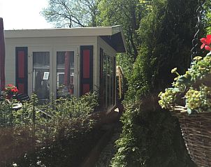 Ferienhaus in Vierhouten, umgeben von Grn und Blumen, ideal gelegen an der Veluwe in Gelderland fr einen entspannten Aufenthalt.