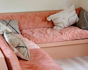 Comfortable sofa in Cottage in Nunspeet, vacation home in Veluwe, Gelderland.