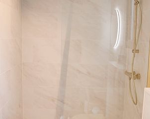 Luxury bathroom with shower in Cottage in Nunspeet, Veluwe, Gelderland.