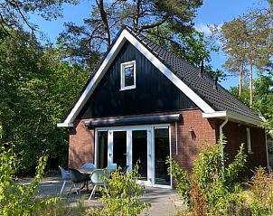 Cottage in Nunspeet amidst the Veluwe nature, perfect for a relaxing stay in Gelderland.