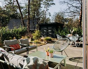 Spacious terrace at cottage in Nunspeet, Veluwe, surrounded by nature and with comfortable seating.