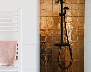 Modern shower in Holiday cottage in Nunspeet, Veluwe, with luxury finishes and stylish tiles.