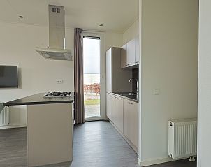 Moderne keuken in Chalet in Nunspeet, Veluwe met stijlvolle afwerking.