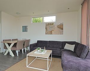 Gezellige eethoek in Chalet in Nunspeet, Veluwe, perfect voor maaltijden.