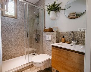 Stylish bathroom with shower in Holiday home in Nunspeet, Veluwe, Gelderland.