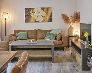 Cozy living room of De Linde vacation home in Nunspeet, Veluwe, with comfortable sofa and attractive decoration.