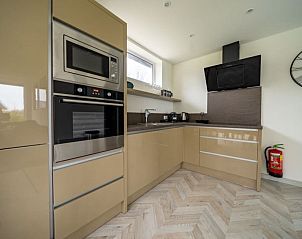 Moderne keuken in Vakantiehuis Villa 10, Nunspeet, Veluwe, volledig uitgerust voor koken.