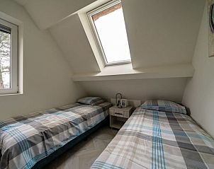 Tweede slaapkamer met twee bedden in Vakantiehuis Villa 10, Nunspeet, Veluwe, perfect voor kinderen.