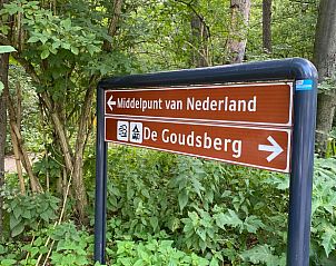 Wegwijzer naar de Goudsberg en Middelpunt van Nederland, Lunteren, Veluwe.