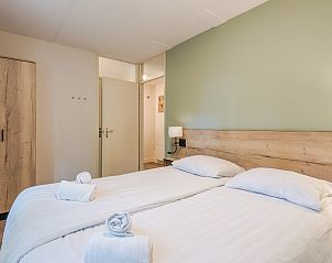 Stijlvolle badkamer in Landgoed 't Loo 6-persoons bungalow 6C3, Oldebroek, Veluwe, met moderne voorzieningen.