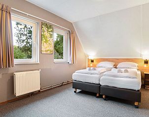 Toegankelijke badkamer in Landgoed 't Loo 6-persoons bungalow, Oldebroek, Veluwe met moderne voorzieningen.