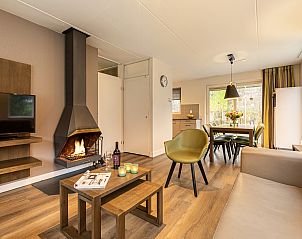 Tweede slaapkamer met eenpersoonsbedden in Landgoed 't Loo 6-persoons bungalow, Oldebroek, Veluwe.