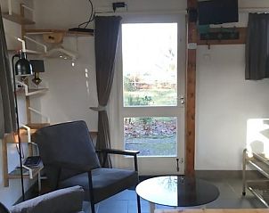 Comfortabele zithoek met uitzicht in Het Puttertje, een bed and breakfast in Hattem, Veluwe, Gelderland.