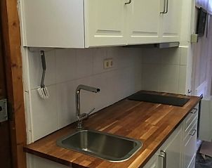 Moderne keuken in Het Puttertje, een bed and breakfast in Hattem, Veluwe, Gelderland.