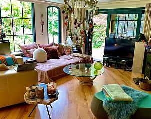 Lichte woonkamer in Huisje in Doornspijk, vakantieaccommodatie in Doornspijk, Veluwe.