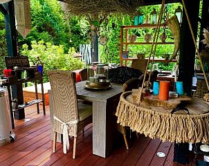 Gezellig terras in Huisje in Doornspijk, vakantieverblijf in Doornspijk, Veluwe.