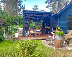 Sfeervol terras in Huisje in Doornspijk, vakantiehuis op de Veluwe, Gelderland.