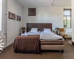 Slaapkamer in DG123 vakantiehuis Teuge Veluwe met ligbad en serene ambiance.