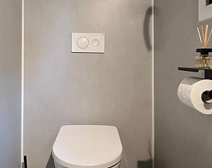 Moderne badkamer in Vakantiehuisje in Lieren, Veluwe, Gelderland.