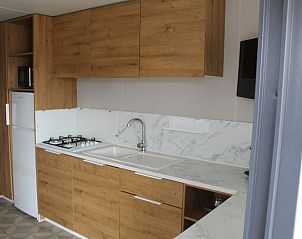 Stijlvolle keuken in Vakantiehuis in Lieren, Veluwe, Gelderland met houten afwerking.