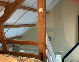 Houten balken in Vakantiehuis Laag Soeren, Veluwe voor een rustieke sfeer.