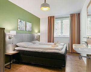 Overdekt terras met zitgedeelte in Coldenhove bungalow, Eerbeek, Veluwe, Gelderland.