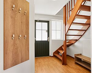 Gezellige slaapkamer in Coldenhove vakantiehuis, Eerbeek, Gelderland met uitzicht op de tuin.